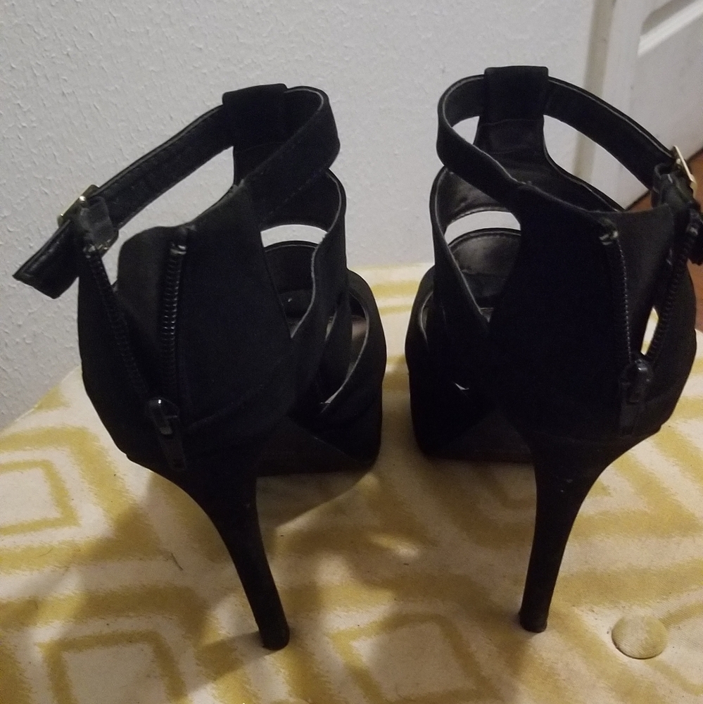 Heels - Picture 3 of 3